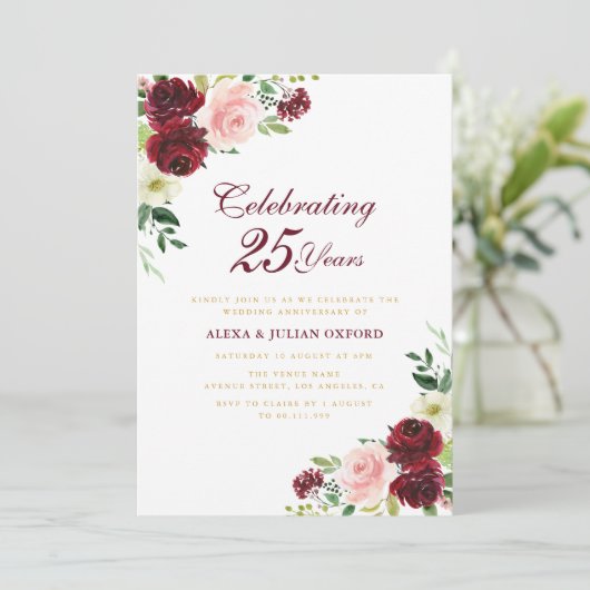 Bourgondische en blozen bloemenbruiloft jubileum kaart (Staand voorkant)