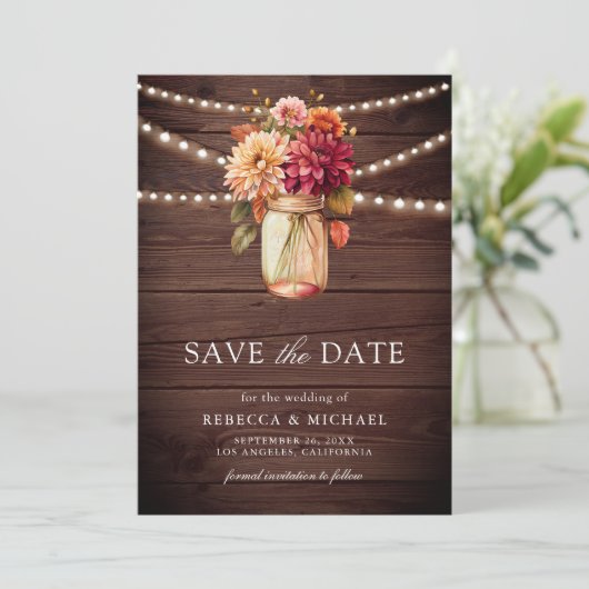 Bourgondische Herfst Dahlia Mason Jar Foto Hout Hu Save The Date (Staand voorkant)