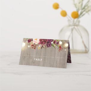 Bourgondische kant en rustieke bloemen plaatskaartje