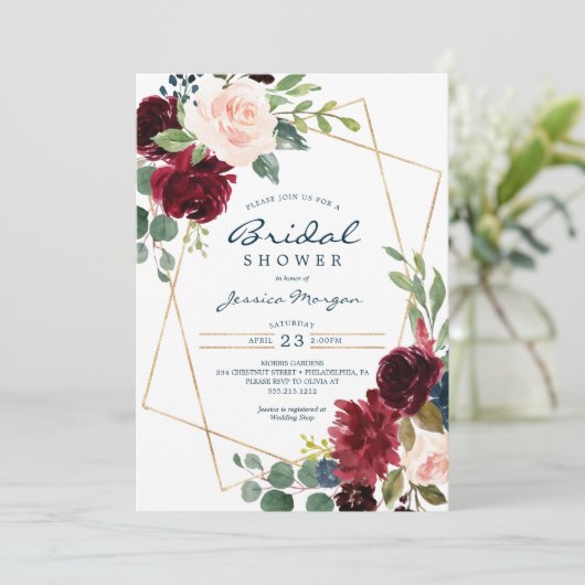 Bourgondische marine bloemenbruids douche uitnodig kaart (Staand voorkant)