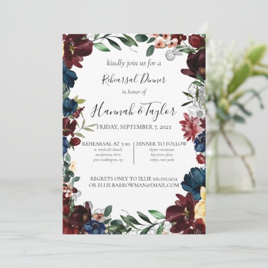 Bourgondische marine bloemenrepetitie diner uitnod kaart (Staand voorkant)