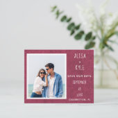 Bourgondische moderne foto save the date (Staand voorkant)