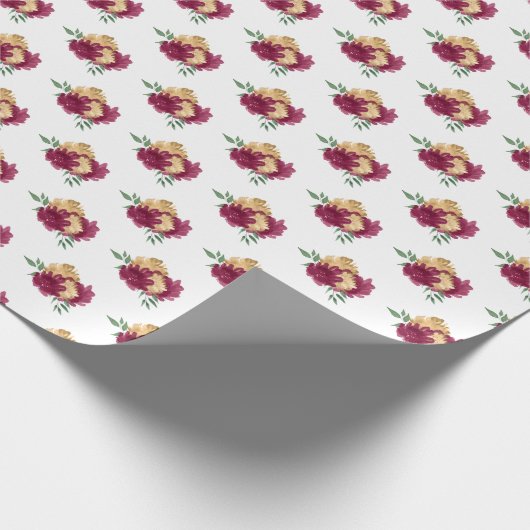 Bourgondische rode bloemen en groen patroon cadeaupapier (Hoek)