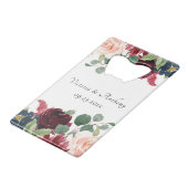 Bourgondische Roze Bloemrijke Elegante Script Brui Creditkaart Flessenopener (Achterkant Gekanteld)