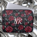 Bourgondische Rozen met zwarte achtergrond Monogra Laptop Sleeve<br><div class="desc">Bourgondische rozen en gebladerte met een zwarte achtergrond naadloze bloemmotief auto monogrammed laptop mouw.</div>