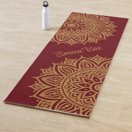 Bourgondische wijn en gouden mandala yogamat
