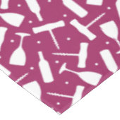 Bourgondische wijnglazen en flessen met motief tafelkleed (Gekanteld)