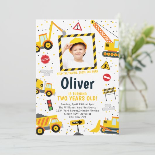 Bouw op de dag van de uitnodiging (Staand voorkant)