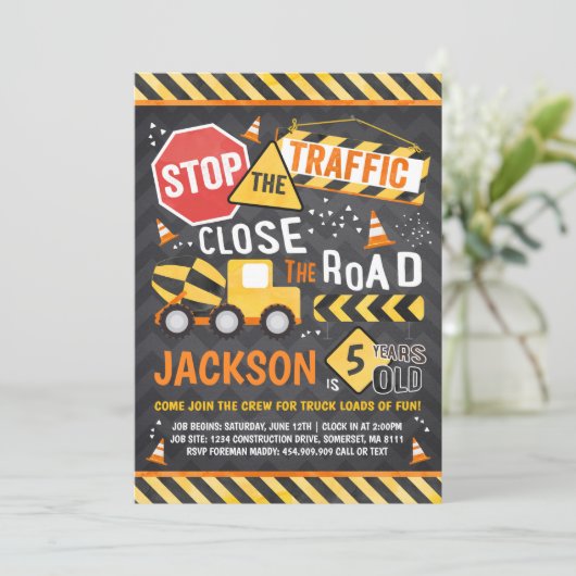 Bouw op de dag van de uitnodiging (Staand voorkant)