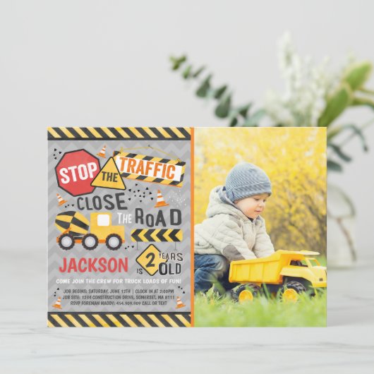 Bouw op de dag van de uitnodiging (Staand voorkant)