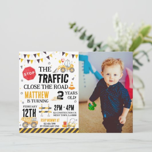 Bouw op de dag van de uitnodiging (Staand voorkant)