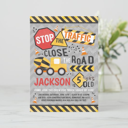 Bouw op de dag van de uitnodiging (Staand voorkant)