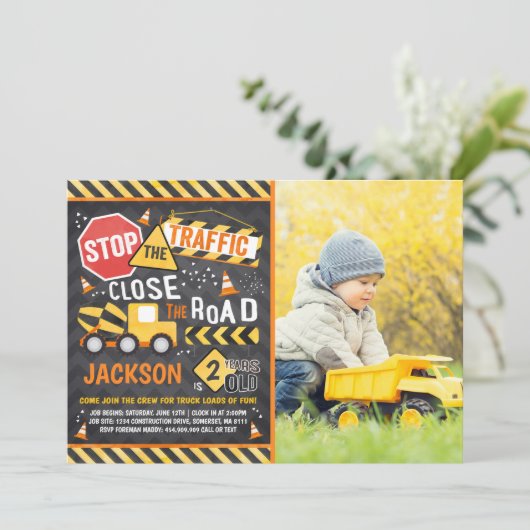 Bouw op de dag van de uitnodiging (Staand voorkant)