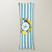 Bouw van een monogram met blauwe strepen lichaamskussen (Voorkant Verticaal)