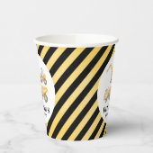 Bouw van een vrachtwagen op een dag papieren bekers (Links)