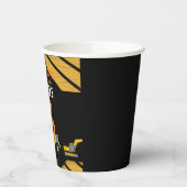 Bouw van een vrachtwagen op een dag papieren bekers (Links)