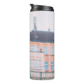 BOUW VAN SINAASAPPEL- EN WITTE CONCRETEN THERMOSBEKER (Geroteerd rechts)