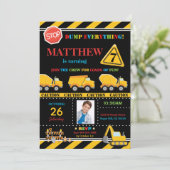 Bouw van vrachtwagens met vrachtwagens kaart (Staand voorkant)