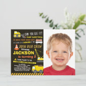 Bouwpartij beschermt pomp Vrachtwagen Birthday Kaart (Staand voorkant)