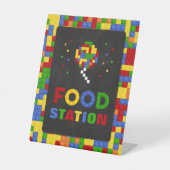 Bouwstenen Jongen Verjaardag Voedsel Partij Reclamebord Met Voetstuk (Voorkant)