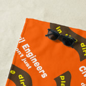 Bouwtechnici spelen strandlaken (In situ)