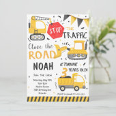 Bouwvoertuigen Dump Truck Verjaardag Uitnodigen Kaart (Staand voorkant)