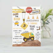 Bouwvrachtwagens thema 3e verjaardagsfeestje kaart (Staand voorkant)