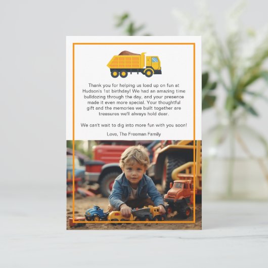 Bouwwerk Verjaardag Bedankt Kaart – Gele Dumper (Staand voorkant)