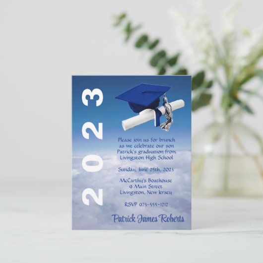 "Boven de wolken" koninklijk blauw Pet Afstuderen Kaart (Staand voorkant)