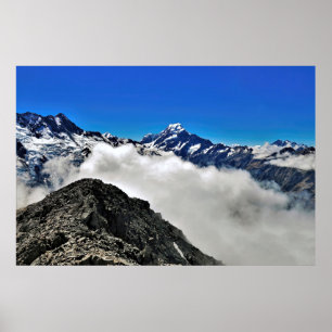 Boven de wolken op Mt Ollivier Poster