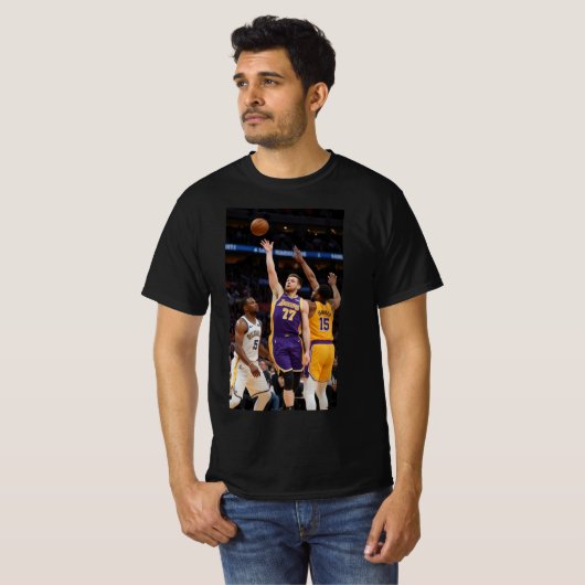 Boven het spel: Pro-Level basketbal T-shirt (Voorkant volledig)