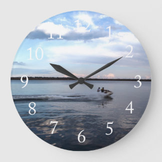 Boven in het Kingston-meer, Ontario. Grote Klok