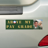 Boven mijn Pay Grade Bumpersticker (Op auto)