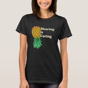 Bovenaan de ananas die de schimmelvinger van het s t-shirt