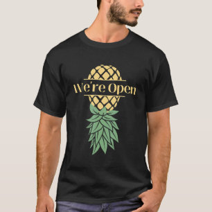 Bovenaan de ananas staan open zwemmers t-shirt