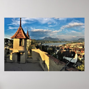 Bovenaan de muur van de Museëi Poster