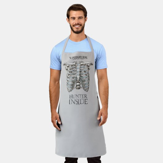 Bovennatuurlijke "Hunter Inside" Ribcage Graphic Schort (Gedragen)