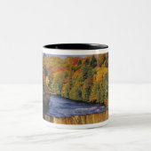 Bovenste Tahquamenon-Herfsten in UP Michigan in he Tweekleurige Koffiemok (Center)