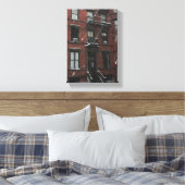Bovenste westkant Brownstone Fire Escape NYC Snow Canvas Afdruk (Insitu (Slaapkamer))