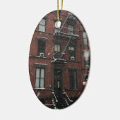 Bovenste westkant Brownstone Fire Escape NYC Snow Keramisch Ornament (Links)