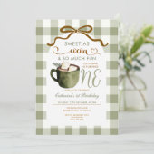 Bow Hot Cocoa 1e verjaardag Sage Green Gingham Kaart (Staand voorkant)