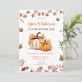 Bow pompoen gezamenlijke verjaardag broers en zuss kaart (Staand voorkant)