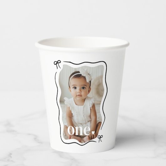 Bow Wavy Border Foto 1e verjaardag Papieren Bekers (Voorkant)