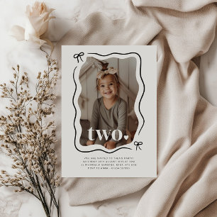 Bow Wavy Border Foto 2e verjaardag uitnodiging