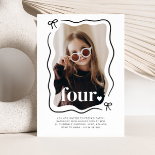 Bow Wavy Border Foto 4e verjaardag uitnodiging