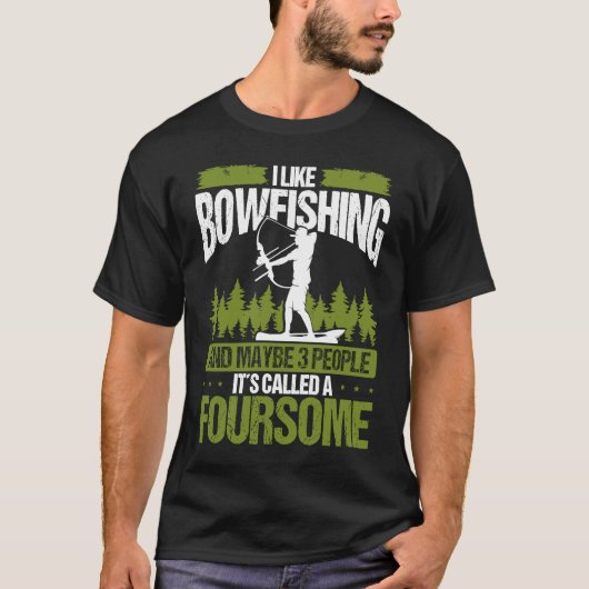 Bowfishing and maybe 3 people Bowfisher Bowhunter  T-shirt (Voorkant)