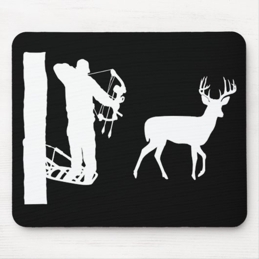 Bowhunter in Treestand Shooting Deer Muismat (Voorkant)