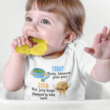 Bowl van groene erwten en een hamburger