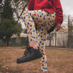 Bowling bal, spelden en schoenen met patronen leggings<br><div class="desc">Deze leggings zijn ideaal om te dragen tijdens je volgende reis naar de bowlingbaan. Ze zijn gemodelleerd met illustraties van bowlingballen,  bowlingspelden en bowlingschoenen. De rode,  witte en blauwe afbeeldingen zijn ingesteld tegen een geelbruine gestreepte achtergrond.</div>