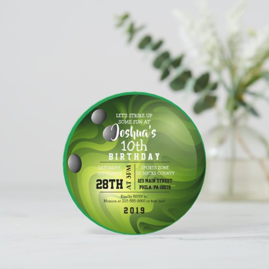 BOWLING BALL ROUND Green Birthday Party Invitation Kaart (Staand voorkant)